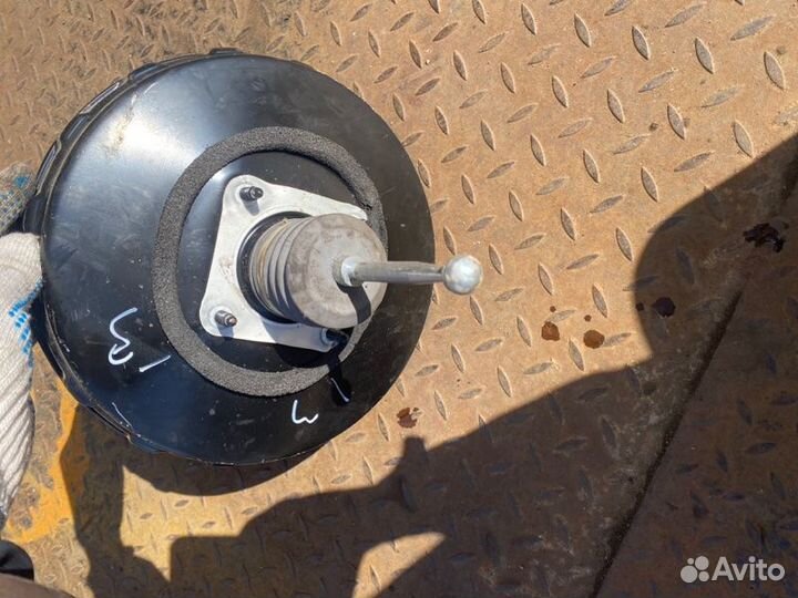 Вакуумный усилитель тормозов Volkswagen