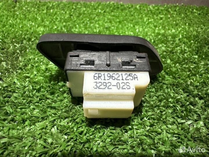 Кнопка центрального замка Volkswagen Polo 5