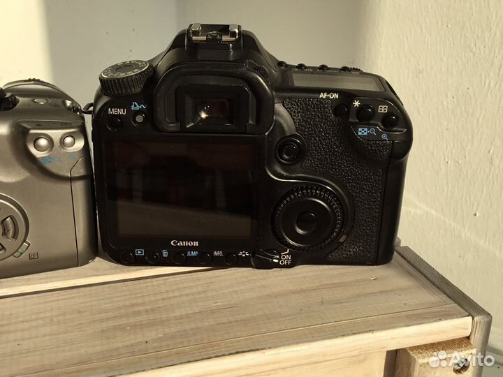 Canon EOS Kiss Digital; Canon EOS 40 D