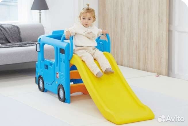 Синий автобус с горкой