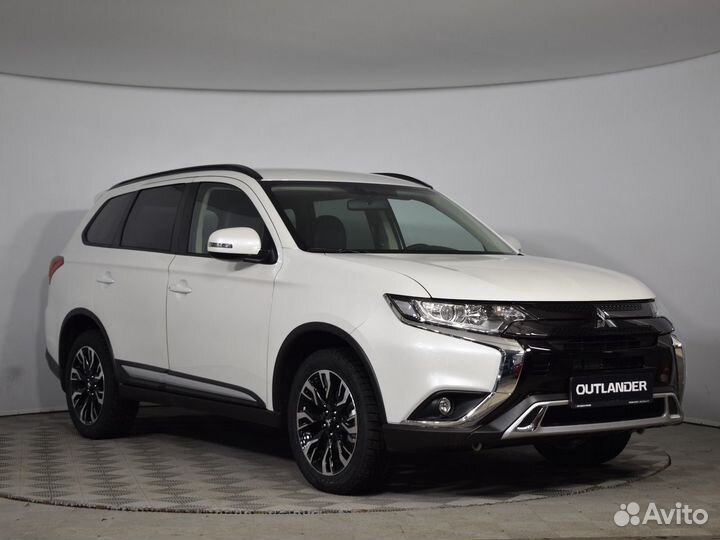 Mitsubishi Outlander 2.0 CVT, 2022