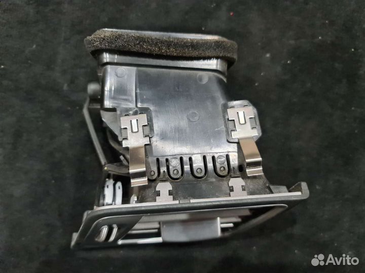 Передний правый воздуховод Mercedes C207