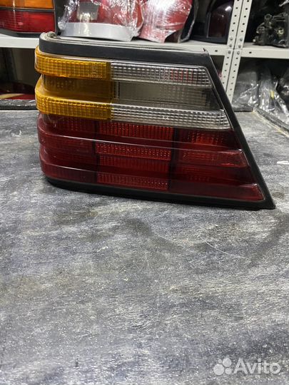 Фонарь задний левый Mercedes W124