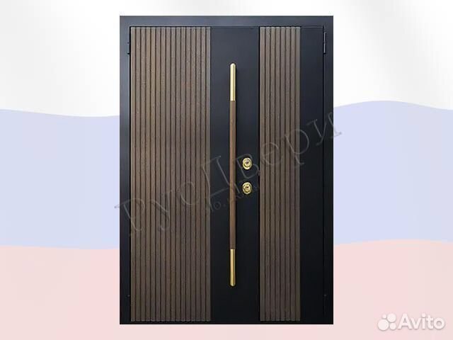 Двустворчатая металлическая входная дверь в дом