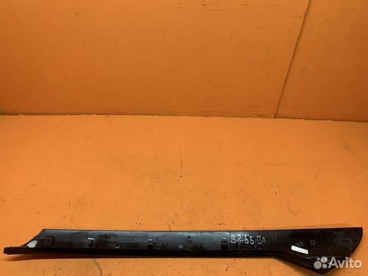 Молдинг лобового стекла передний левый Ford