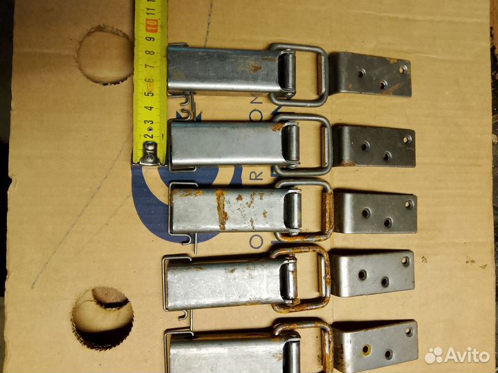 Замок защелка для ящиков со скобой без покрытия