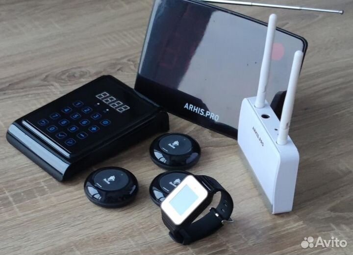 Браслет официанта и кнопка вызова персонала