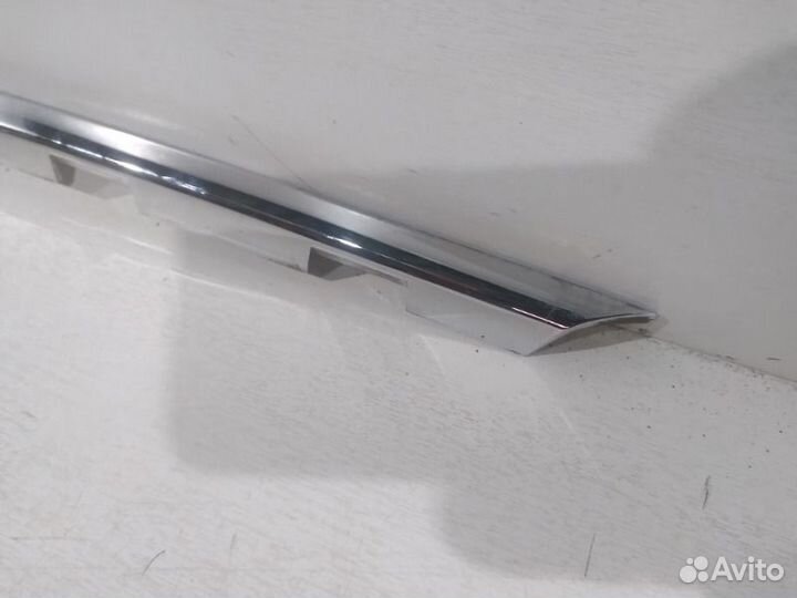 Молдинг решетки радиатора левый Hyundai Tucson 3