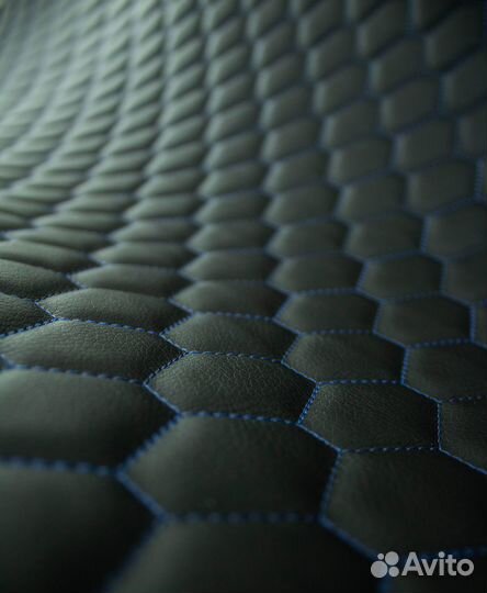 Стеганый кожзам черный с синими сотами