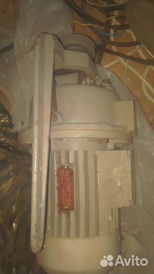 Двигатель с фрикционом на швейную машину