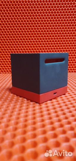 Колонка HTC BoomBass