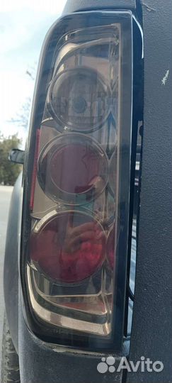 Задний стоп сигнал на Nissan Navara D40