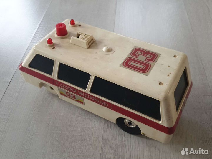 Игрушка скорая помощь Раф СССР