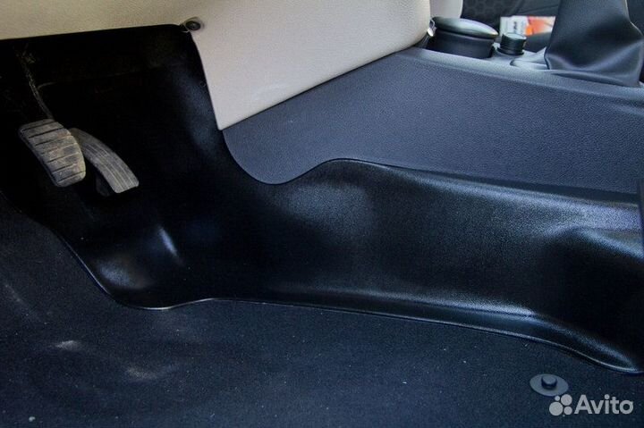 Накладки на ковролин Рено Логан с 2018 по новые