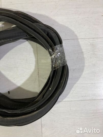 Уплотнитель багажника cadillac BLS 1.9 дизель