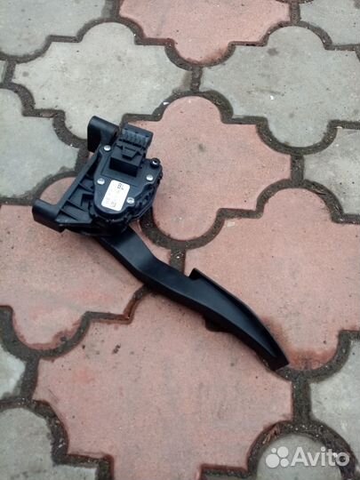 Педаль газа электро на Opel astra h z18her