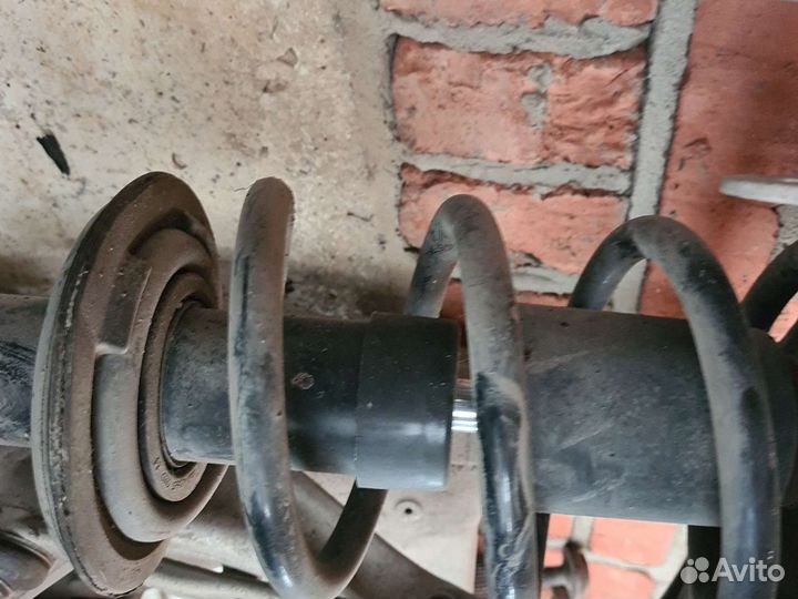 Audi a4 B8 2014 амортизатор