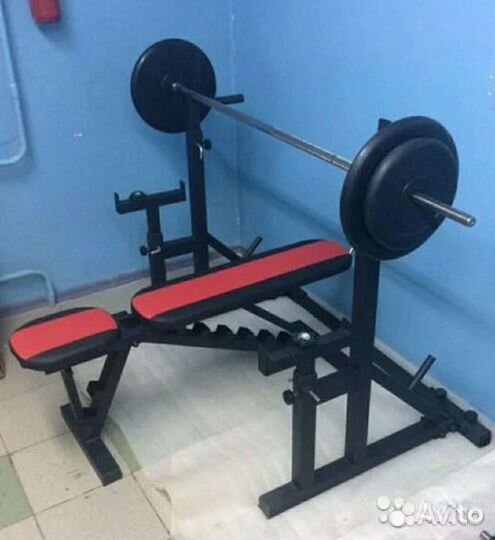 Спортивный тренажер со штангой