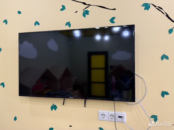 Телевизор Samsung ue43j5202au с кронштейном