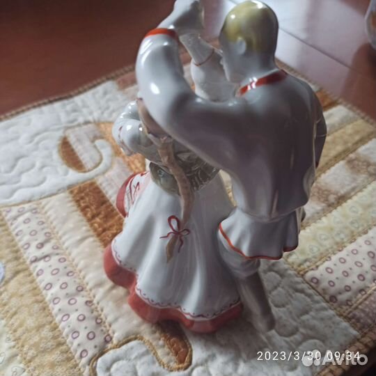 Статуэтка фарфор лявониха