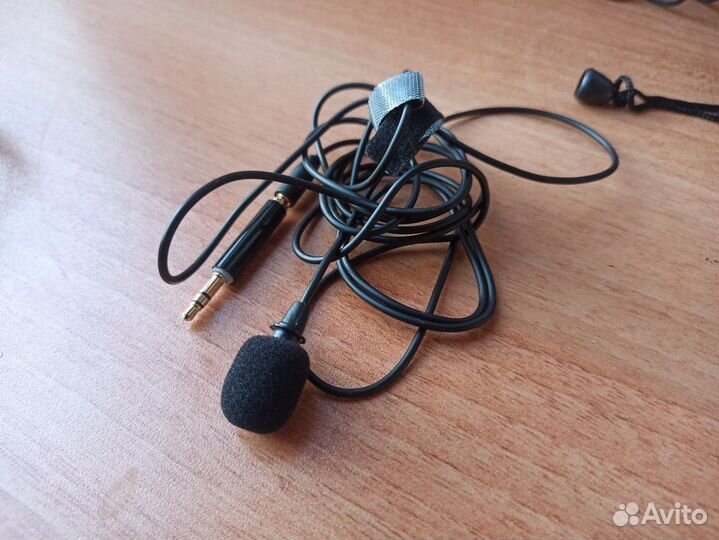 Ремень для фотоаппарата и петличный микрофон