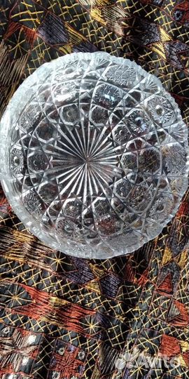 Продам вазу хрустальную