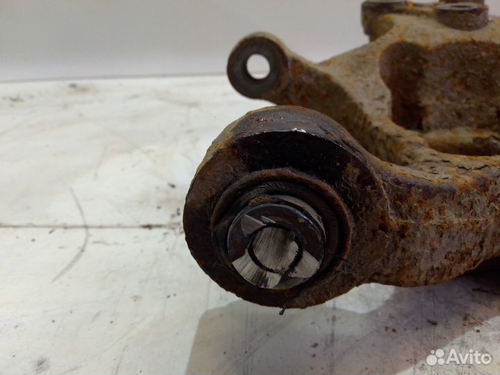 Кулак поворотный задний правый 4WD 2.4