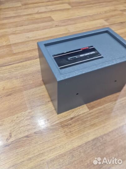 Сейф металлический