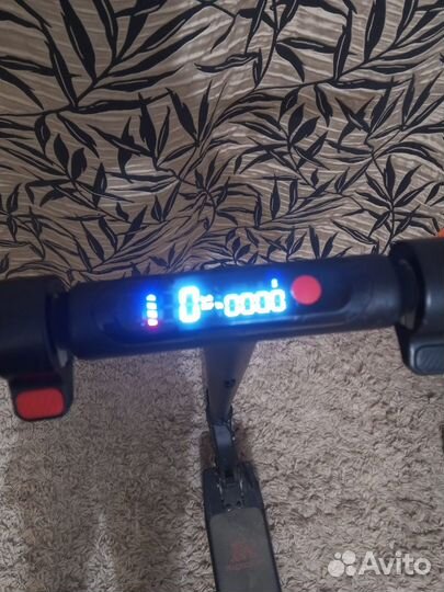 Продам электросамокат