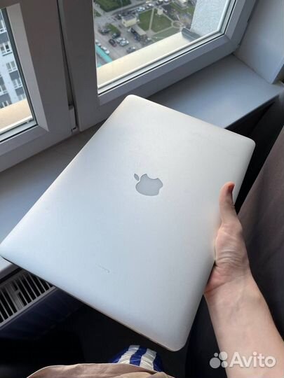 Macbook Pro 15 2015 i7 16gb 512gb