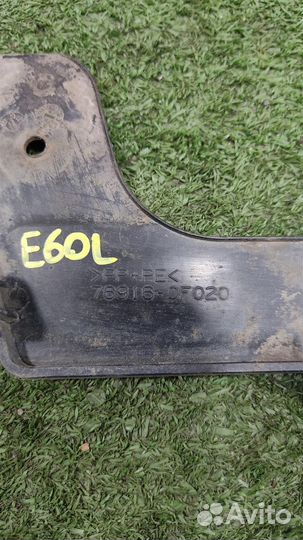 Брызговик порога левый Toyota Verso R2 2017