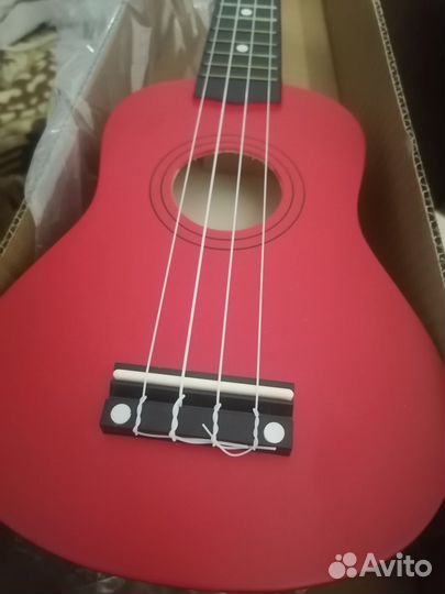 Укулеле Красная Новая (Дерево)