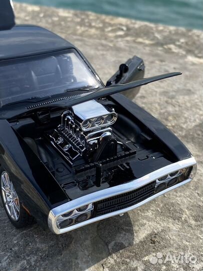 Металлическая машинка Dodge Charger 1:24