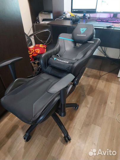 Игровое кресло ThunderX3