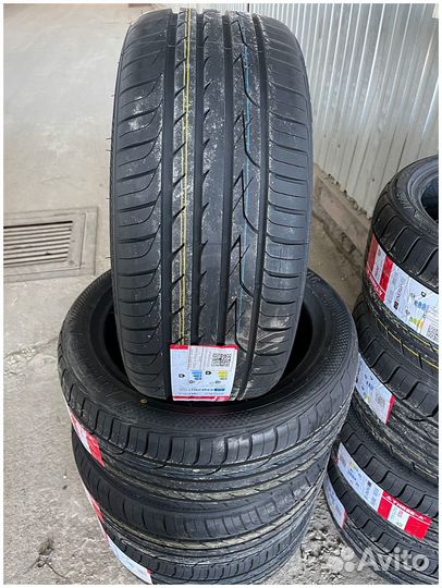 Three-A P606 235/45 R18 98Y