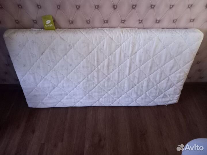 Детская кроватка с матрасом