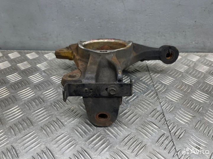 Кулак передний левый Cadillac Escalade GMT900 L92