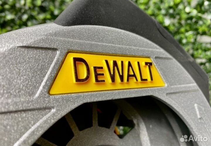 Циркулярная пила Dewalt с лазером