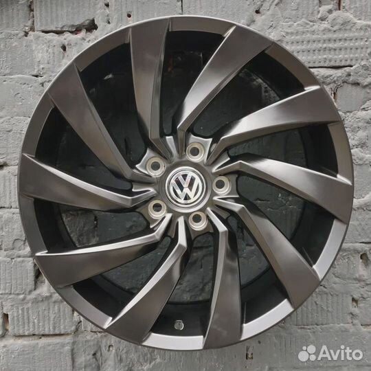 Новые диски на Volkswagen R18 5x112