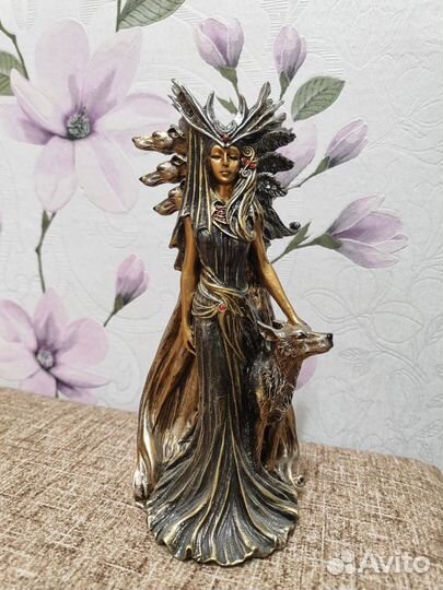 Статуэтка Геката