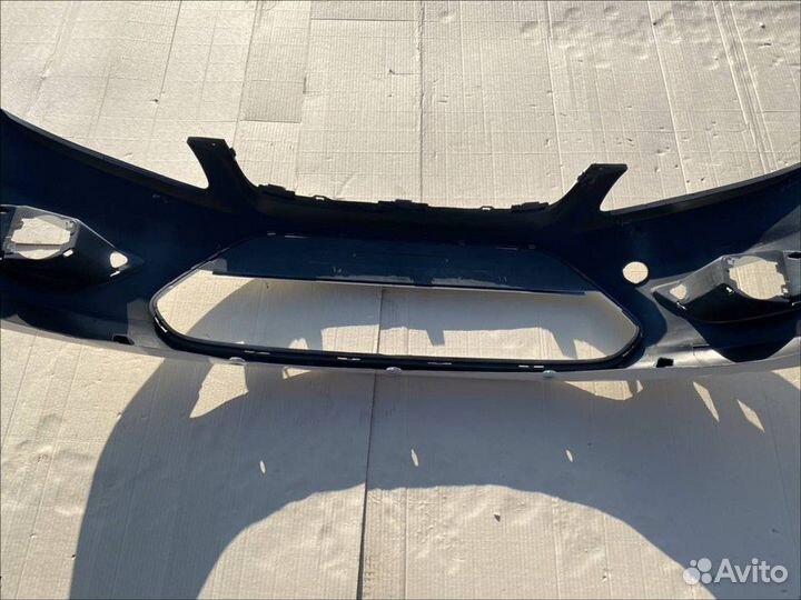 Бампер передний Белоснежный 2009-2011 Ford Focus