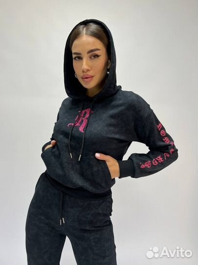 Новый спортивный женский костюм