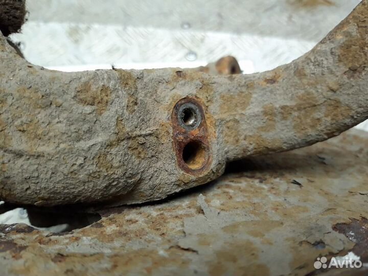 Кулак поворотный передний левый Nissan Qashqai J10