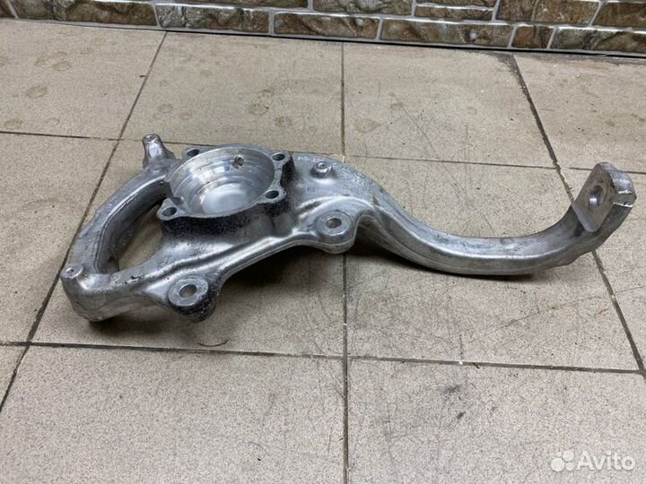 Цапфа/кулак поворотный передний левый Mercedes-Ben