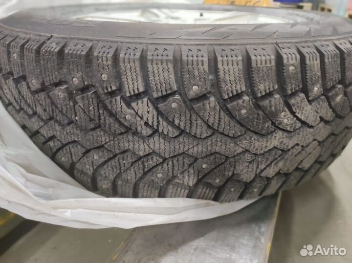 Pirelli Formula Ice 215/70 R16 60