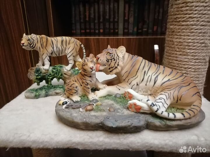 Статуэтки тигров