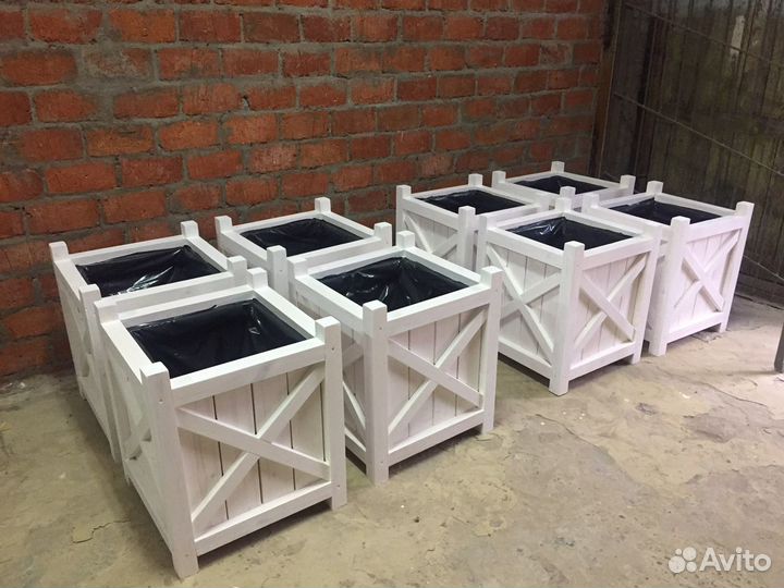 Вазон из дерева для цветов