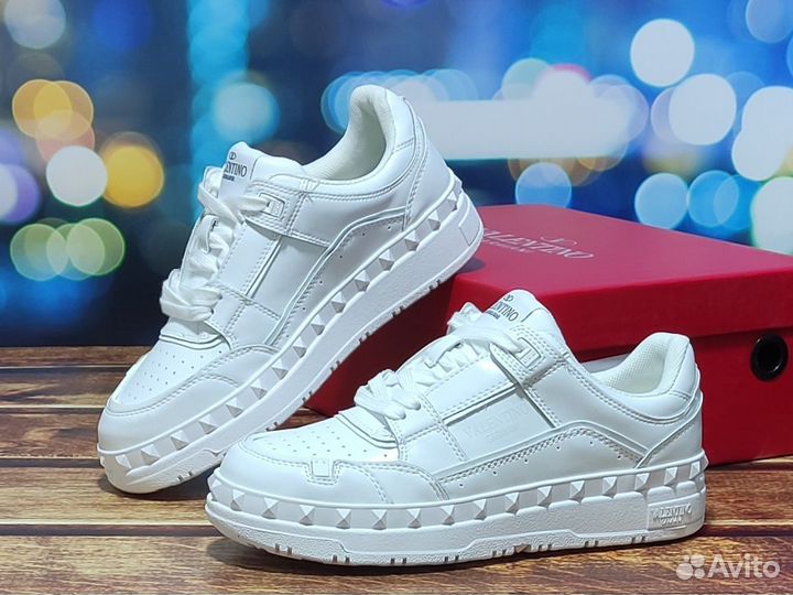 Кроссовки кожаные Valentino