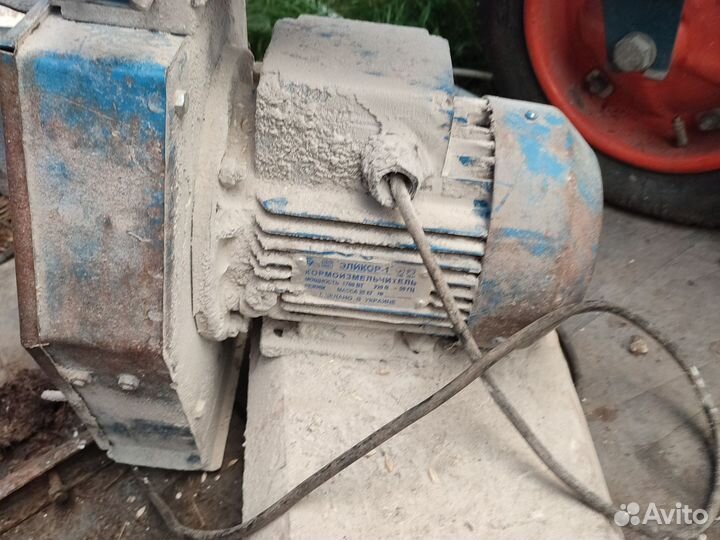 Зернодробилка молотковая