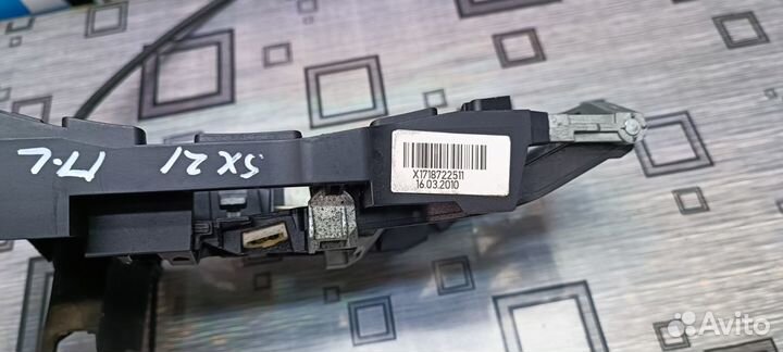 Водительский кронштейн ручки двери BMW F07, F01